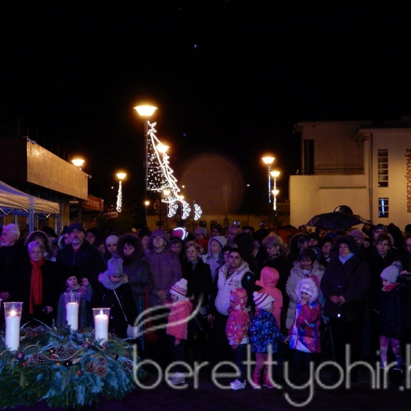 Fellobbant a szeretet lángja is 30